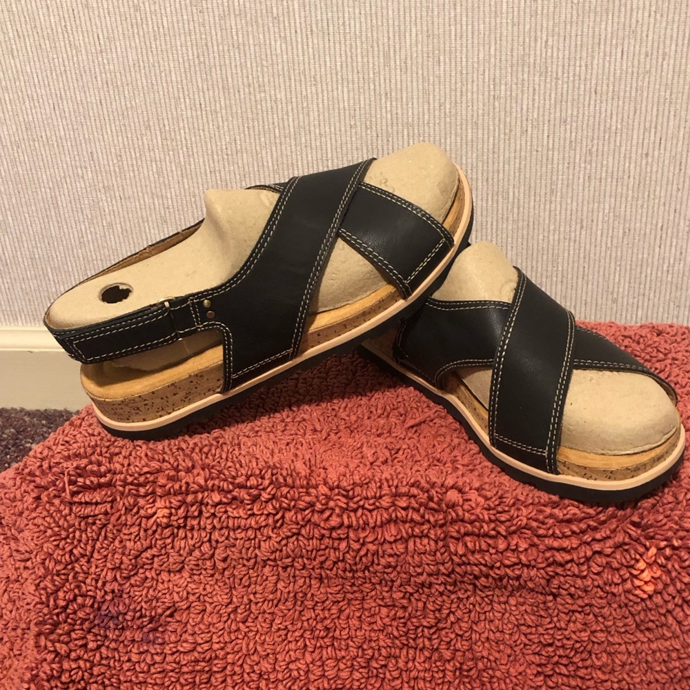 Clarks Black and Tan Leather Sandals - Picture 2 of 7